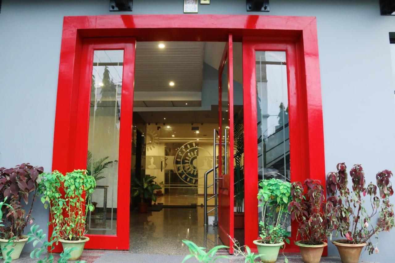 布巴内什瓦尔 Sm Hives酒店 外观 照片