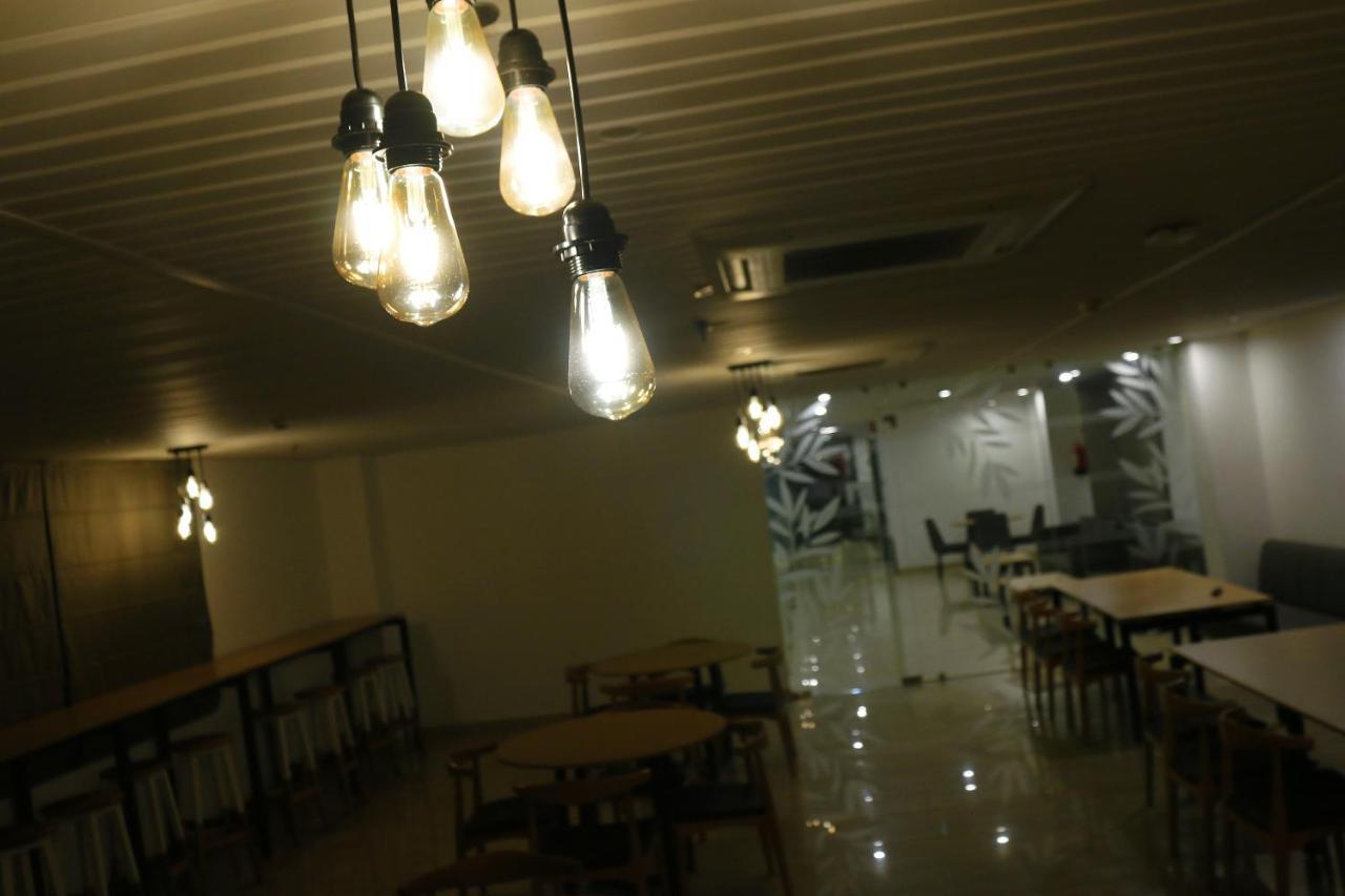 布巴内什瓦尔 Sm Hives酒店 外观 照片