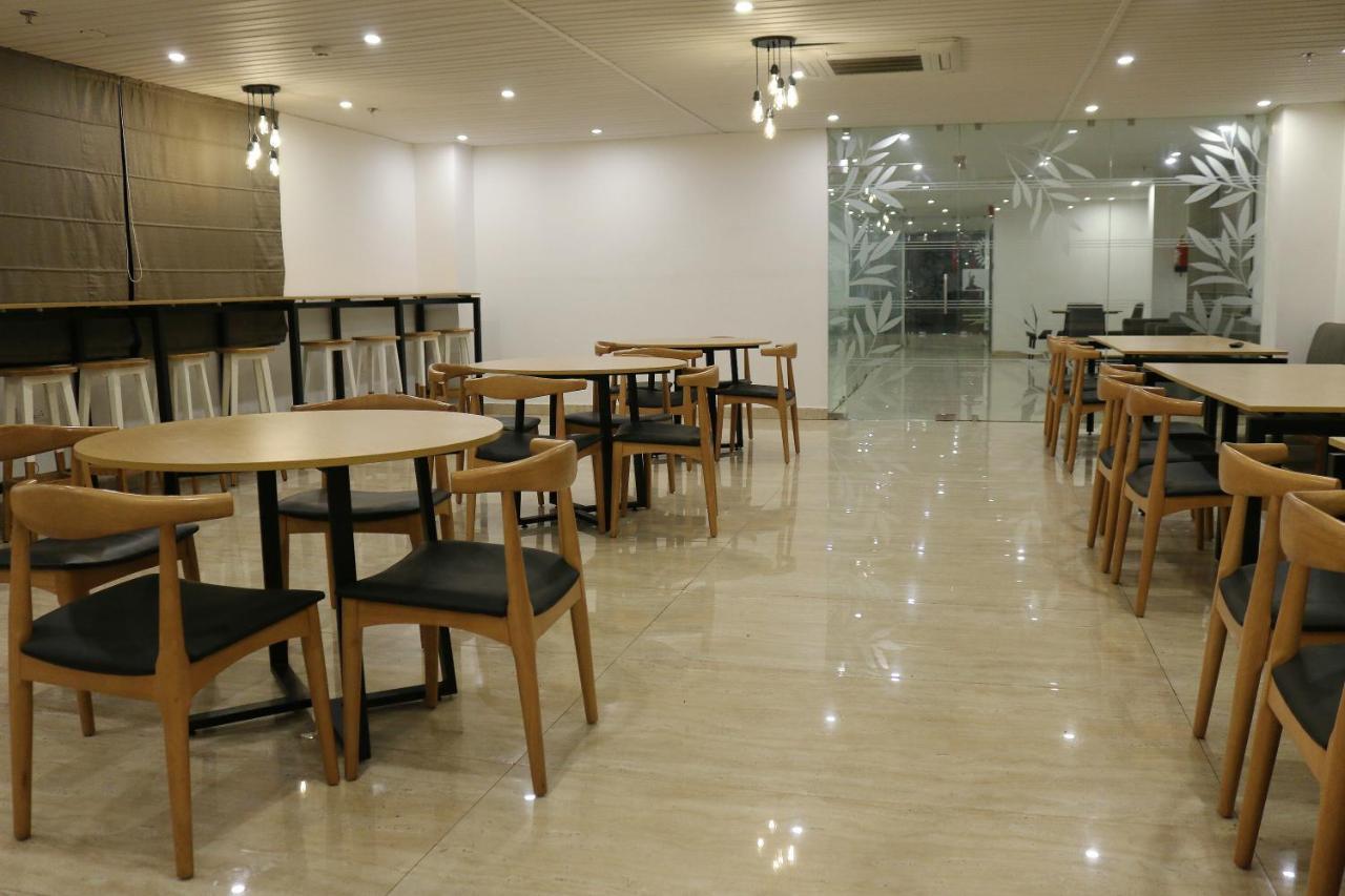 布巴内什瓦尔 Sm Hives酒店 外观 照片