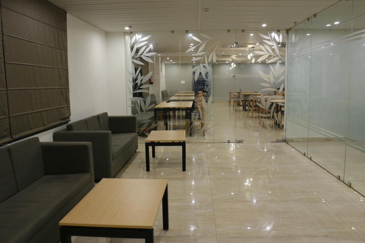 布巴内什瓦尔 Sm Hives酒店 外观 照片
