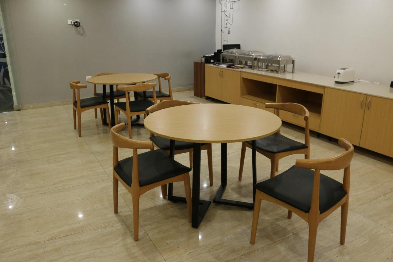布巴内什瓦尔 Sm Hives酒店 外观 照片